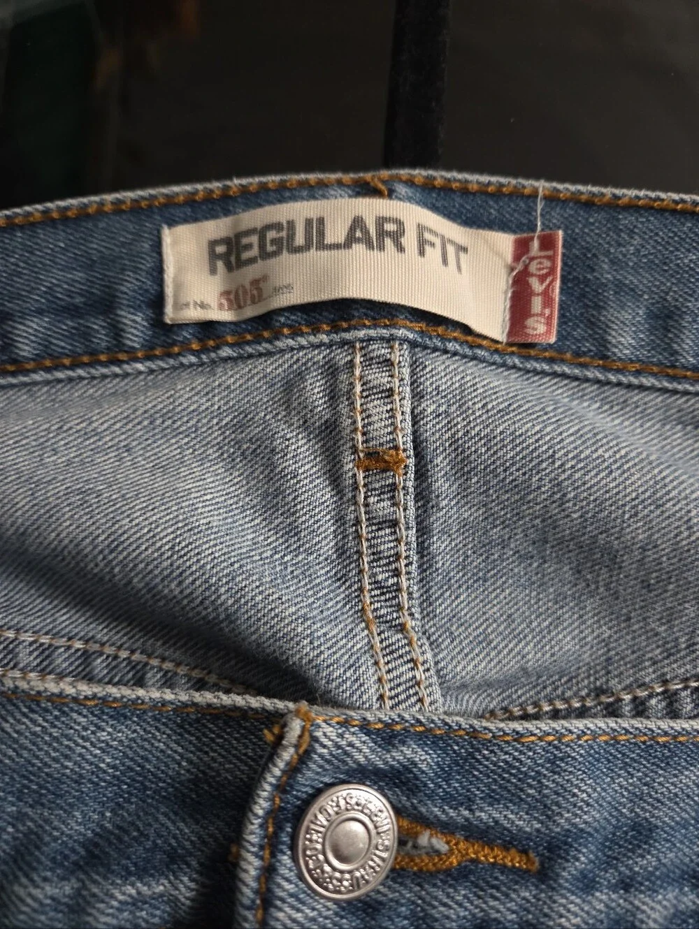 Levi's Men's 505  Straight leg Jeans in Medium Blue Wash.  38-30.